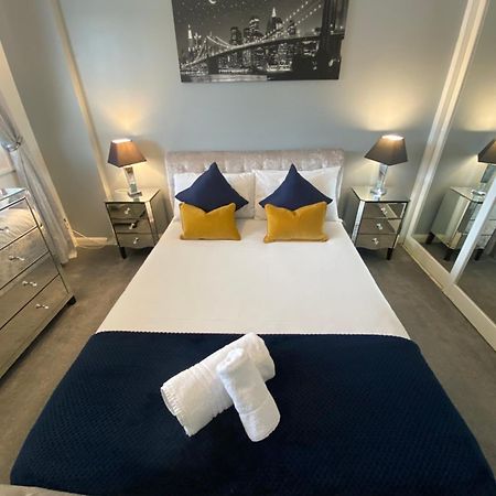 The Brook House - Spacious 3 Bed Home From Home In Burton Exterior photo