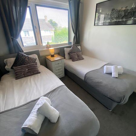 The Brook House - Spacious 3 Bed Home From Home In Burton Exterior photo