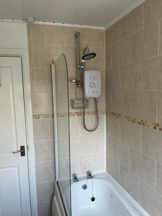 The Brook House - Spacious 3 Bed Home From Home In Burton Exterior photo