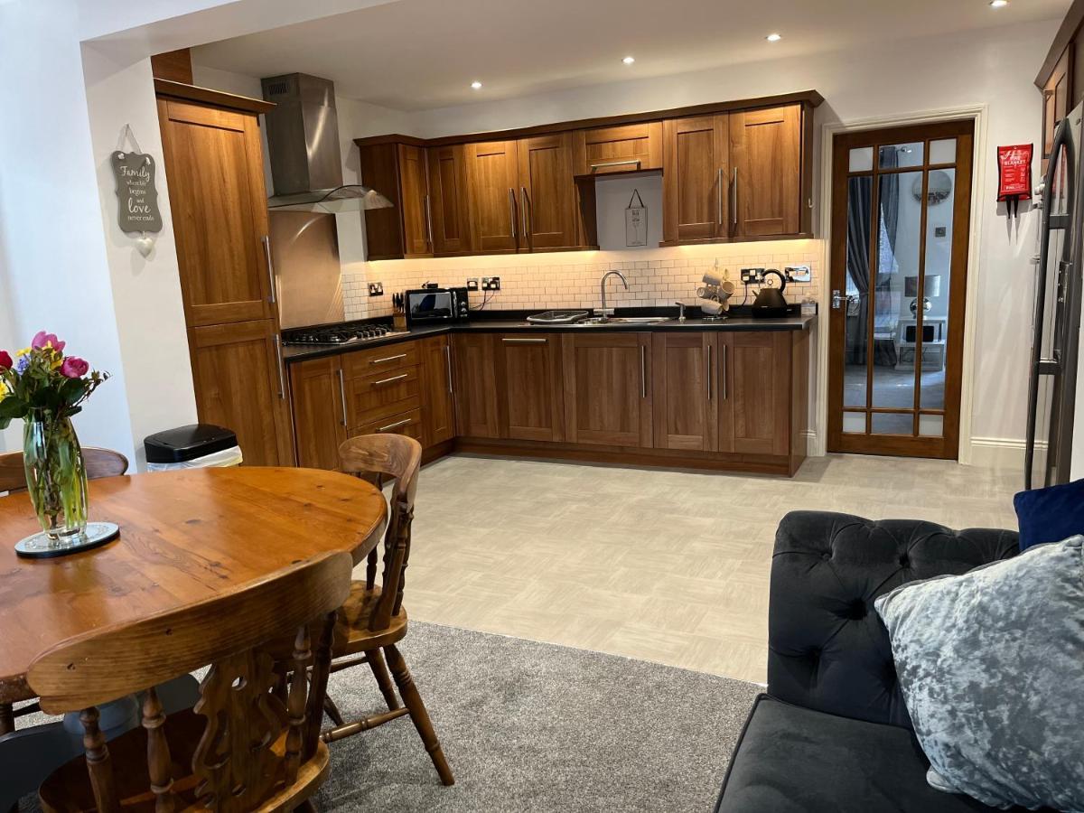 The Brook House - Spacious 3 Bed Home From Home In Burton Exterior photo
