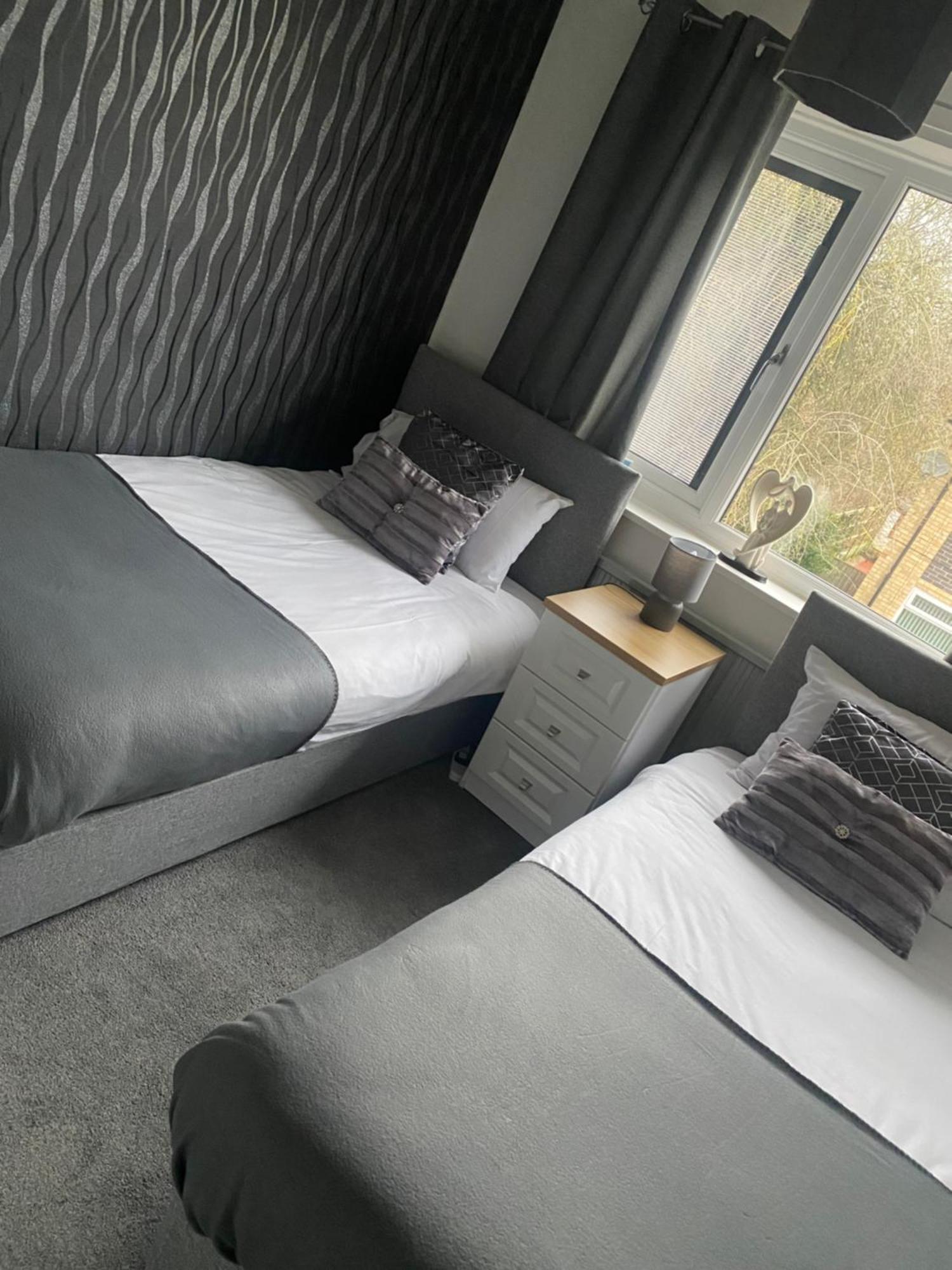 The Brook House - Spacious 3 Bed Home From Home In Burton Exterior photo