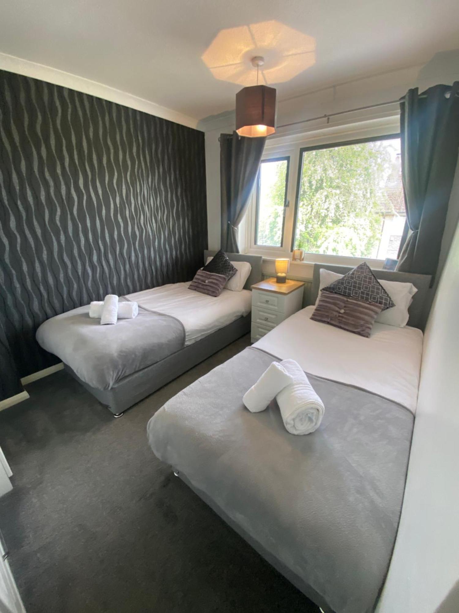 The Brook House - Spacious 3 Bed Home From Home In Burton Exterior photo