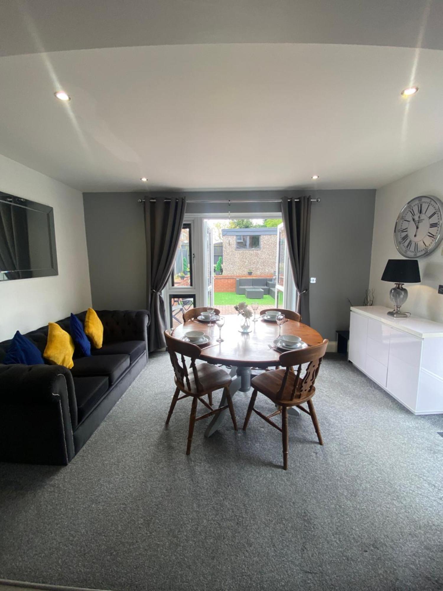 The Brook House - Spacious 3 Bed Home From Home In Burton Exterior photo