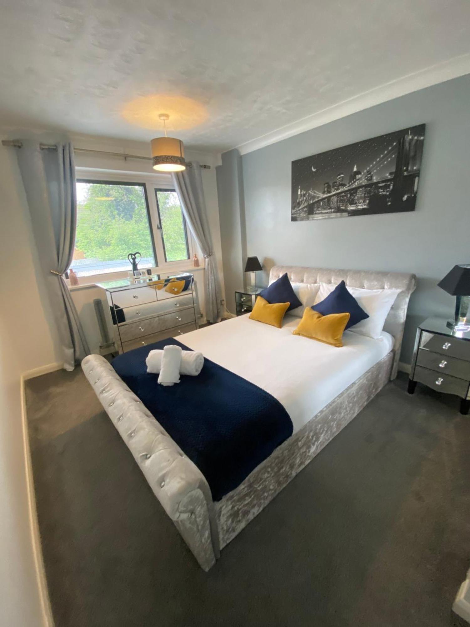 The Brook House - Spacious 3 Bed Home From Home In Burton Exterior photo
